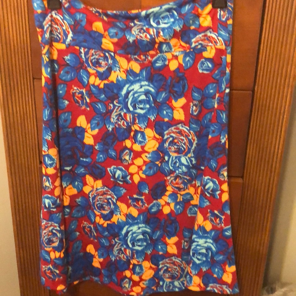 Bright floral flowy skirt!!🤗